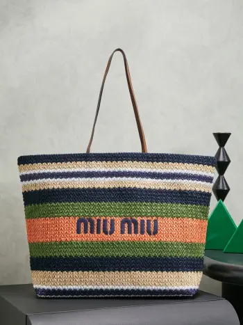 5BG228 市场唯一对版品质 正面标志性MiuMiu刺绣 棉布里内 超轻 容量超大 出游必备 一年四季都适用 实物超级无敌美 尺寸 40X34X16cm