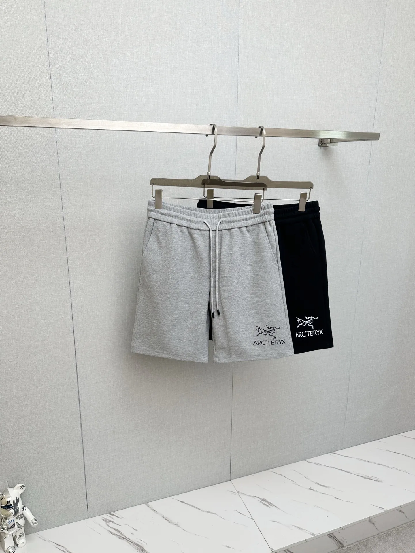 原单短款裤子男装|高仿短款裤子男装|精仿短款裤子男装|一比一短款裤子男装爆款短裤2026ss新款男士休闲短裤 高端版本 专柜定制面料 透气舒适度高 细节无可挑剔 品牌设计理念 体现高品质 手感细腻柔软 呈现休闲裁剪 上身版型超赞 码数 M-4XL