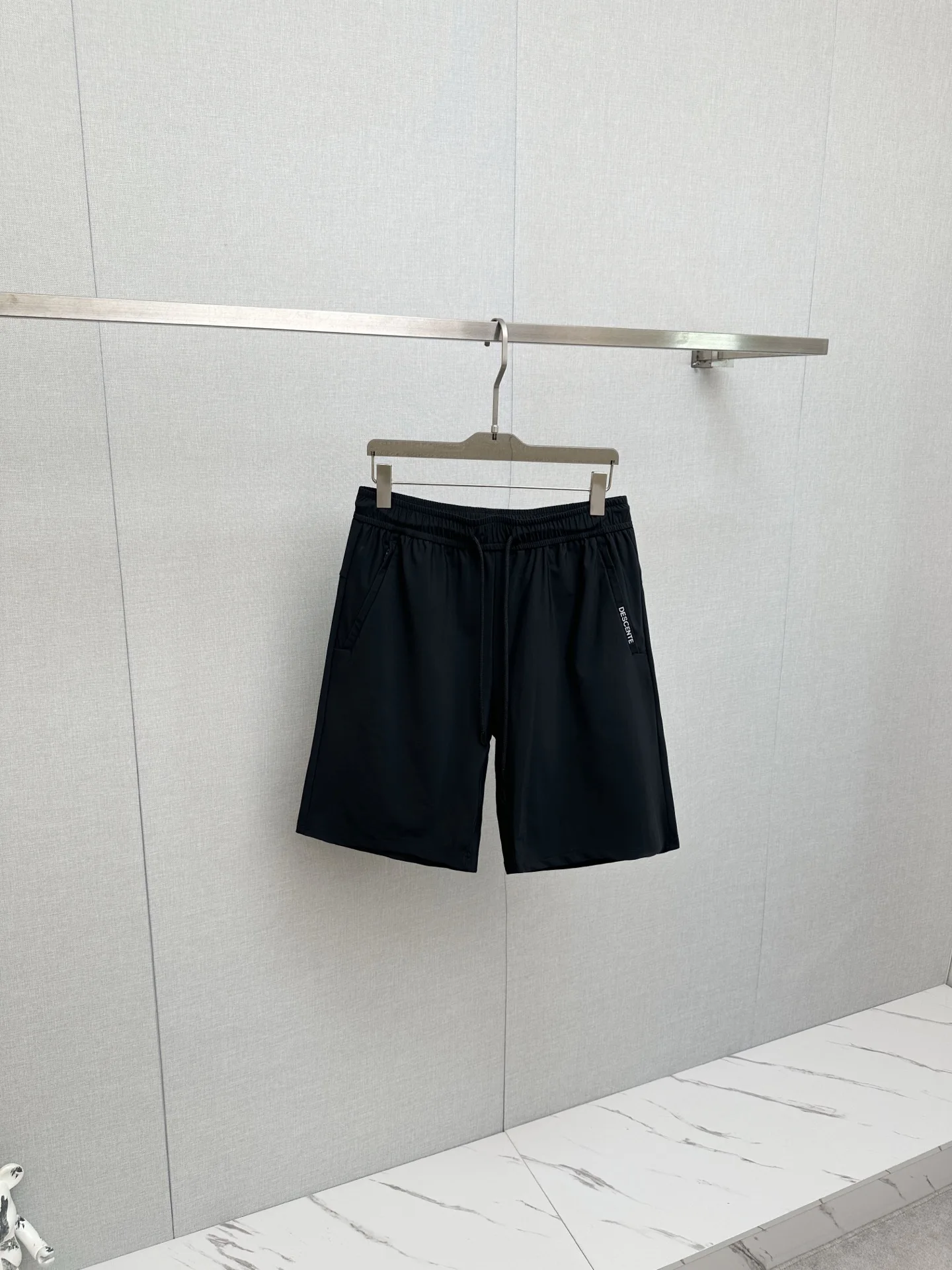原单短款裤子男装|高仿短款裤子男装|精仿短款裤子男装|一比一短款裤子男装爆款短裤2026ss新款男士休闲短裤 高端版本 专柜定制面料 透气舒适度高 细节无可挑剔 品牌设计理念 体现高品质 手感细腻柔软 呈现休闲裁剪 上身版型超赞 码数 M-4XL
