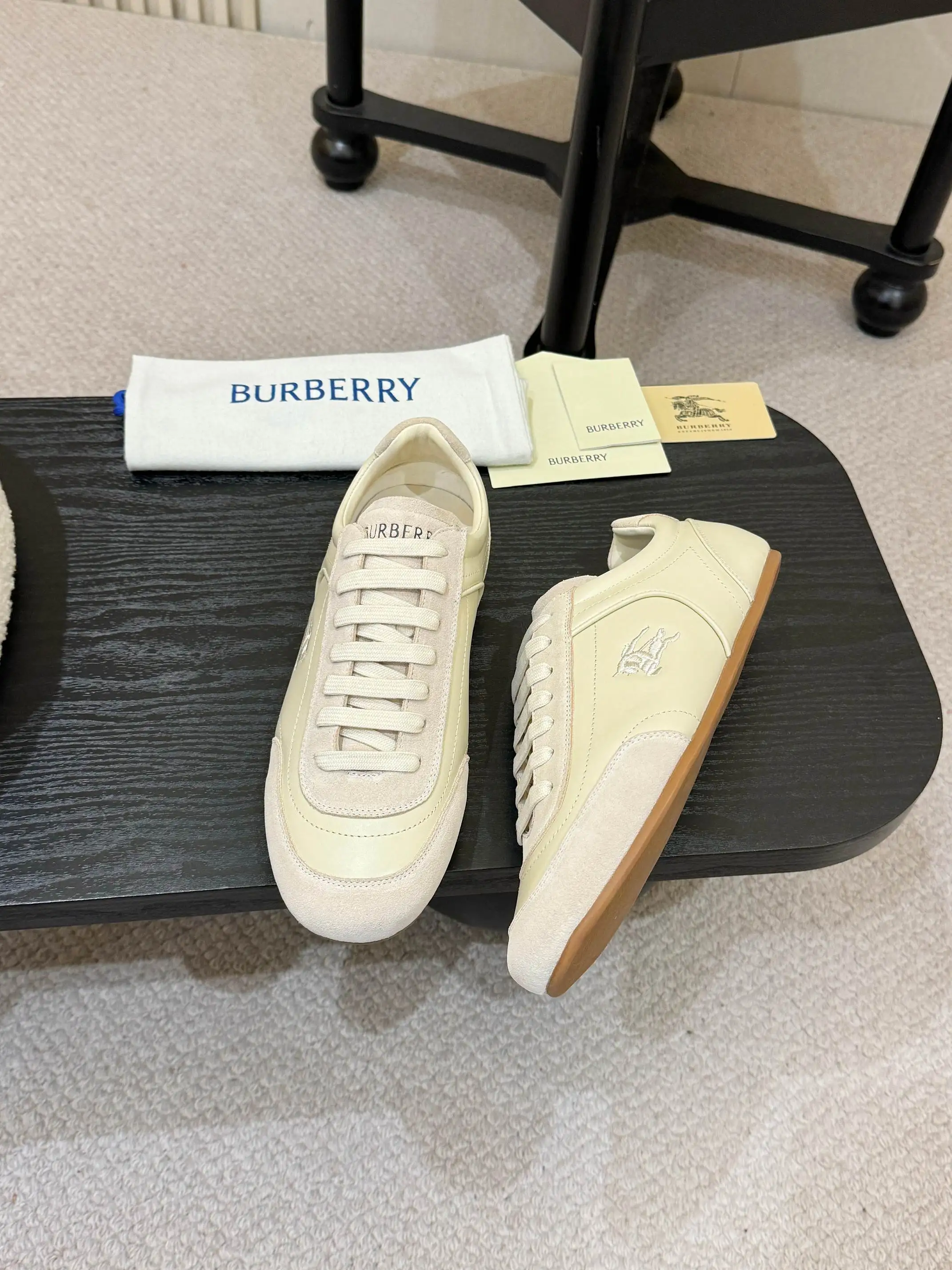 Burberry 2026 Hot-selling Retro Training Shoes Couple Casual Shoes - Detail view 4