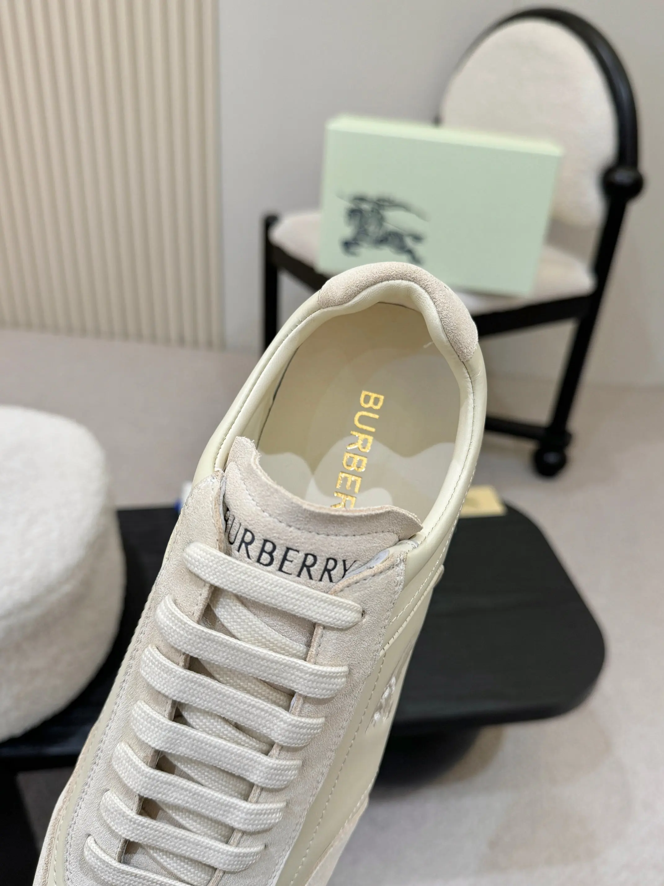 Burberry 2026 Hot-selling Retro Training Shoes Couple Casual Shoes - Detail view 6
