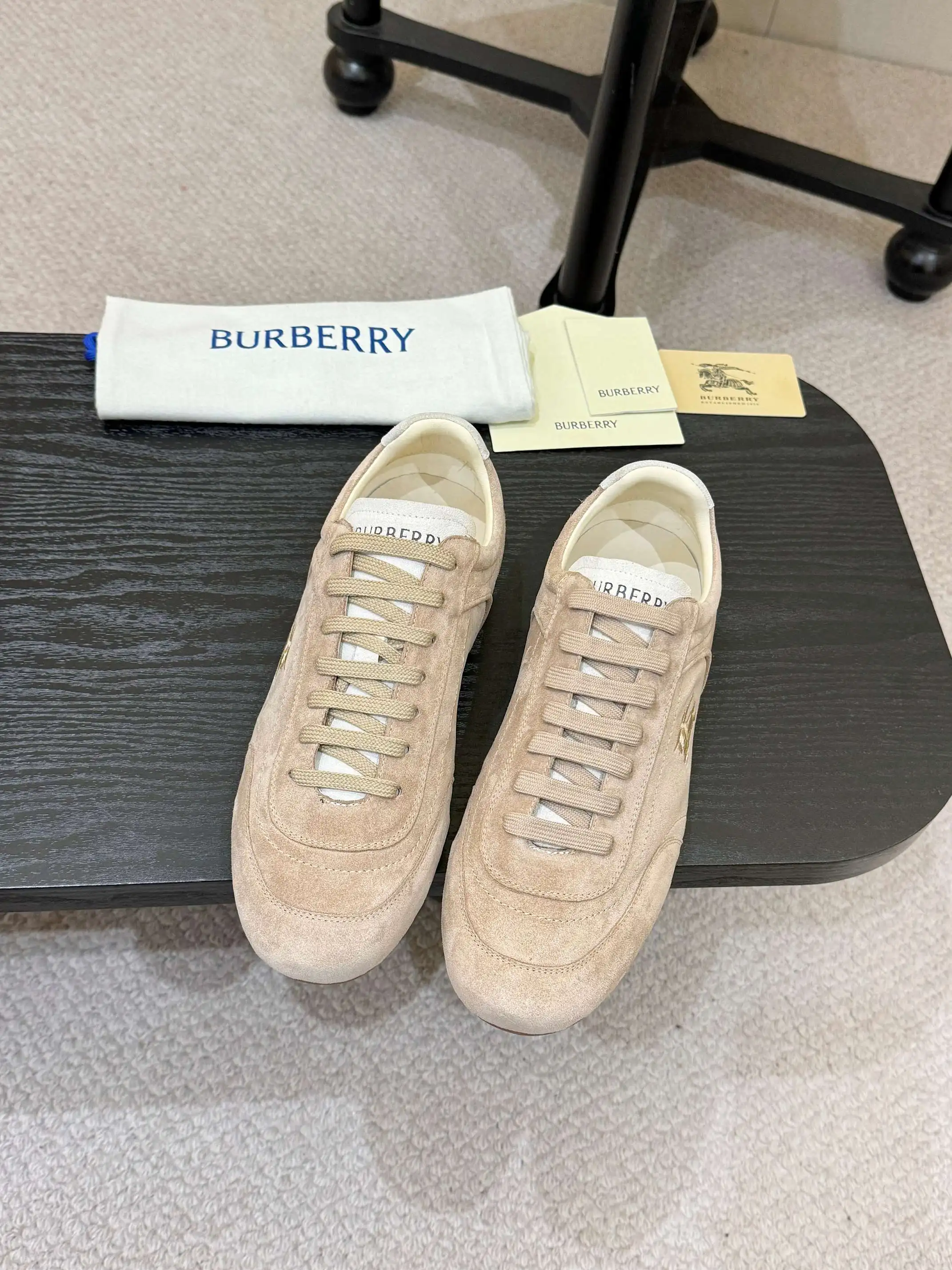 Burberry 2026 Hot-selling Retro Training Shoes Men s Casual Shoes - Detail view 1
