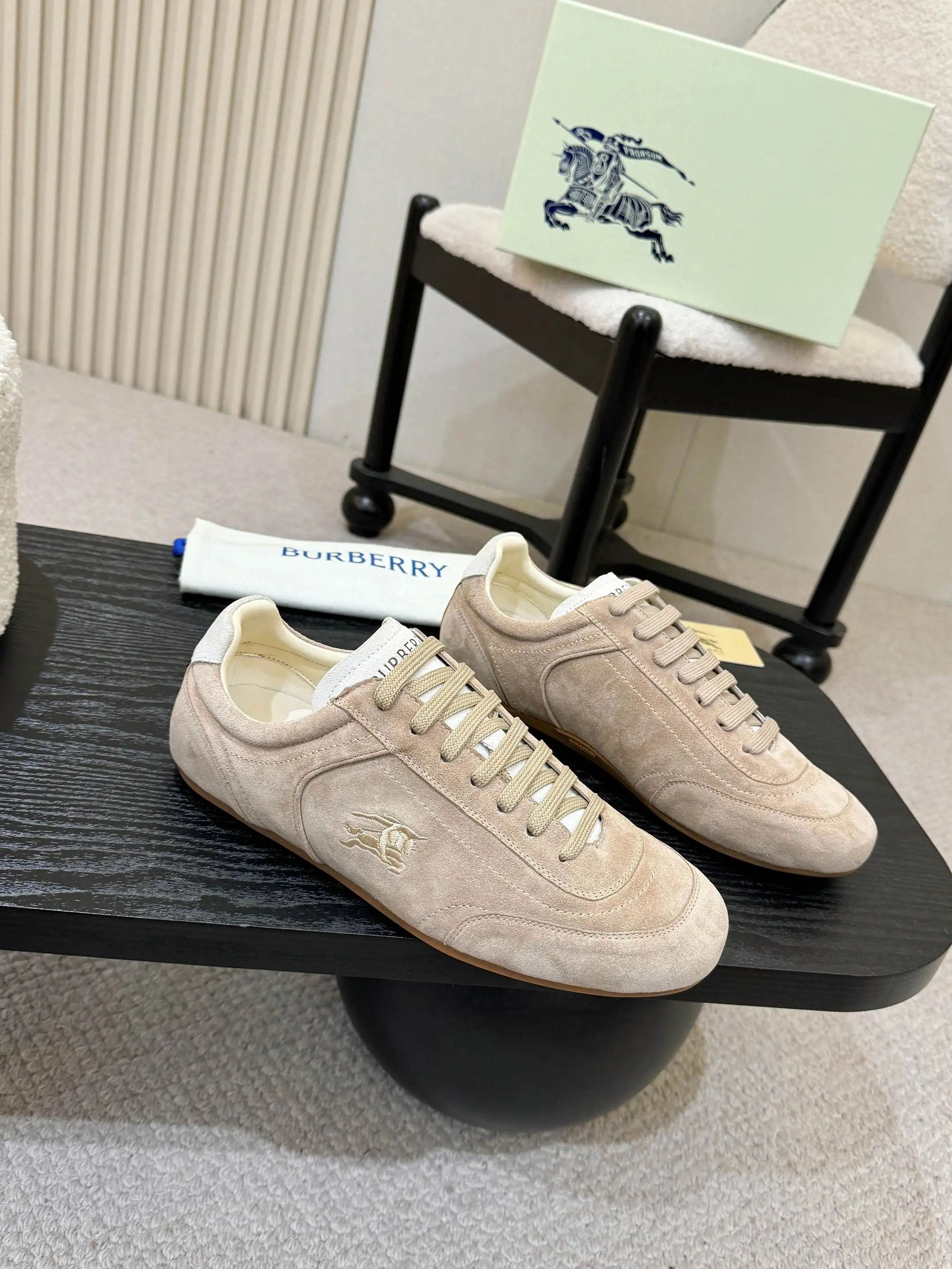 Burberry 2026 Hot-selling Retro Training Shoes Men s Casual Shoes - Detail view 2