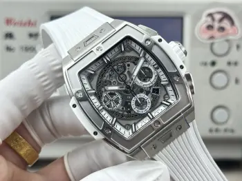 MSF V2升级版大爆炸宇舶HUBLOT灵魂系列BIG BANG系列.型号642.NX.0170.RX以赛车为灵感 推出全新Spirit of Big Bang限量腕 腕表结合Spirit of Big Bang系列的所有标志性元素 全新酒桶形表壳 表壳应用钛金属跟树脂材料 借助六枚H型螺丝构建 三明治 结构 传达 融合的技术 的理念 完美复刻独家定制HUB4700机芯 升级原装折叠表扣 订制氟橡胶表带 腕表配有 一键式 快速更换表带系统 佩戴者只需轻轻一按 即可以轻松快捷地替换表带 