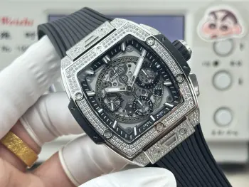 MSF V2升级版大爆炸宇舶HUBLOT灵魂系列BIG BANG系列.型号642.NX.0170.RX以赛车为灵感 推出全新Spirit of Big Bang限量腕 腕表结合Spirit of Big Bang系列的所有标志性元素 全新酒桶形表壳 表壳应用钛金属跟树脂材料 借助六枚H型螺丝构建 三明治 结构 传达 融合的技术 的理念 完美复刻独家定制HUB4700机芯 升级原装折叠表扣 订制氟橡胶表带 腕表配有 一键式 快速更换表带系统 佩戴者只需轻轻一按 即可以轻松快捷地替换表带 