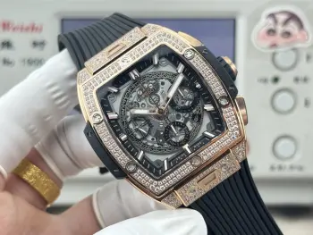 MSF V2升级版大爆炸宇舶HUBLOT灵魂系列BIG BANG系列.型号642.NX.0170.RX以赛车为灵感 推出全新Spirit of Big Bang限量腕 腕表结合Spirit of Big Bang系列的所有标志性元素 全新酒桶形表壳 表壳应用钛金属跟树脂材料 借助六枚H型螺丝构建 三明治 结构 传达 融合的技术 的理念 完美复刻独家定制HUB4700机芯 升级原装折叠表扣 订制氟橡胶表带 腕表配有 一键式 快速更换表带系统 佩戴者只需轻轻一按 即可以轻松快捷地替换表带 