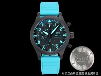 TW新品IWC新款万国飞行员陶瓷41.9MM1.腕表采用氧化锆陶瓷打磨抛光 做工成熟 线条清晰而富有立体感 颜色搭配和谐 非常百搭 2.对比之前44.5尺寸 新款时计尺寸缩小到41.9尺寸 更加符合现代男表的黄金尺寸3.表盘设计延续飞行员经典的驾驶舱仪表盘风格 蓝色表盘显得非常干净4.全新透底设计采用7750自动上链机械机芯 上满链后能为腕表提供46小时动力储存5.双层浅蓝色防眩晕镀膜更能清楚的读时 延续的前作的经典外观 设计至简 内核精密 TW匠心巨作 欢迎品鉴 