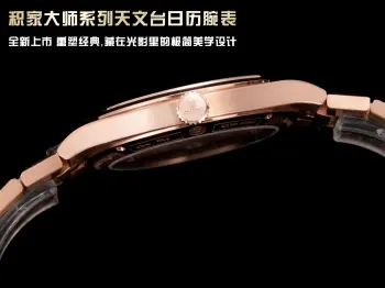 SJ出品 GH.FACTORY 积家 JL KF2 大师系列天文台日历腕表 全新上市重塑经典 藏在光影里的极简美学设计1  表链 一体式表链以柔和的姿态环绕腕间 高抛光与缎面拉丝交错处理 贴合手腕 日常佩戴舒适感拉满2  表盘 极简的大三针布局 表盘呈放射状拉丝 尽显简约大气 3  搭载 原装一体899自动机械机芯 走时精准4  尺寸 表壳直径38毫米 厚度8.4毫米时光雕琢匠人 匠心成就大师 欢迎品鉴 S1精致推荐男士机械腕表