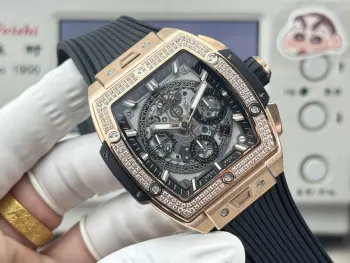 MSF V2升级版大爆炸宇舶HUBLOT灵魂系列BIG BANG系列.型号642.NX.0170.RX以赛车为灵感 推出全新Spirit of Big Bang限量腕 腕表结合Spirit of Big Bang系列的所有标志性元素 全新酒桶形表壳 表壳应用钛金属跟树脂材料 借助六枚H型螺丝构建 三明治 结构 传达 融合的技术 的理念 完美复刻独家定制HUB4700机芯 升级原装折叠表扣 订制氟橡胶表带 腕表配有 一键式 快速更换表带系统 佩戴者只需轻轻一按 即可以轻松快捷地替换表带 
