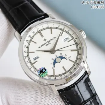  周月轮回 分秒轮转 MK工厂新品来袭——江诗丹顿 Traditionnelle 传袭系列全日历腕表 认准腕表底盖编码 1364579. 型号  4010T/000R-B344/B740/B345 表壳  腕表直径41mm 阶梯式圆形表壳和表耳 凹槽底盖 经过抛光打磨精修 星现出无与伦比的质感  表盘  轨道式分钟刻度園以及太妃式时针和分针 保留了江诗丹顿独创的标志性日历显示 星期和月份视窗对称分布于表盘两侧 表盘外围的数宇表圈为日历显示.由一根优雅的黑色月牙指针轻轻托起 方便读取 巧思的设计打破表盘的沉闷感.这一布局清晰地展现了 6点位的精密月相显示 在彰显灵动魅力的同时 也尽显复杂机械的别致美感  机芯  以日本进口9015机芯为基础自主研发出2460QCL自动上链机芯 MK厂不惜的努力 多次修改机芯模具参数 更换精密零件 几经修改终于真正做极致的完美 