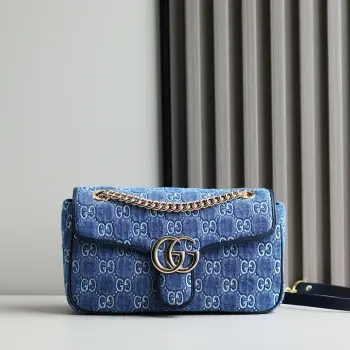  新品 Gucci Luce系列小号肩背包这款单品出自Gucci Lido系列设计灵感源自意大利海岸的夏日风情和海滩俱乐部 Gucci Luce系列包袋散发着浓郁的俏皮感和趣味感  Luce 在意大利语中意为 光明  这款肩背包甄选蓝色GG牛仔面料打造 巧妙融入蓝色皮革滚边和浅金色调配件 型号 443497 尺寸 26 宽 x 15 高 x7厘米 深 颜色 蓝色/牛仔帆布 
