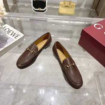 马衔扣真皮大底鞋    女士皮鞋