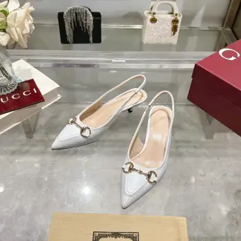 马衔扣尖形皮鞋  女士平底鞋
