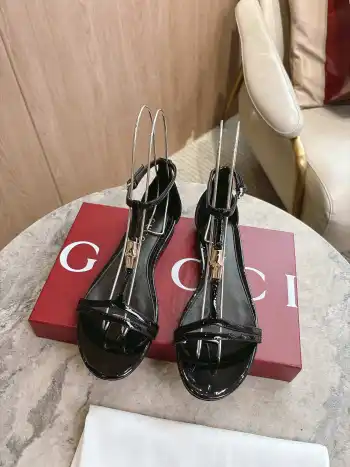 图案夹趾凉鞋  女士凉鞋