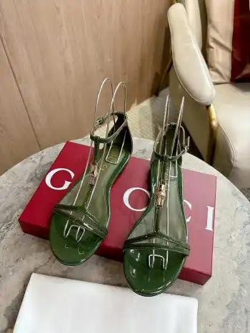 图案夹趾凉鞋  女士凉鞋