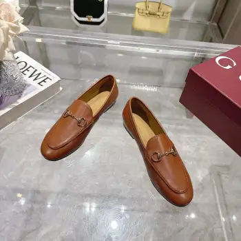 马衔扣真皮大底鞋    女士皮鞋