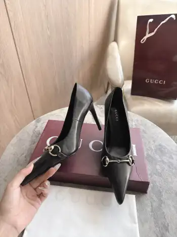 尖头和细高跟鞋  女士高跟鞋