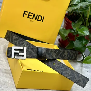 FENDI 芬迪 专柜同款 宽3.0CM 双环正反用腰带 FF按钉搭扣 黑色Cuoio Romano皮革材质 反面面料带有烟草灰和黑色FF图案 黑色珐琅金属饰面 时尚经典 百搭款