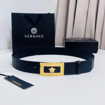 versace 范思哲 新款压花腰带配有醒目的美杜莎头像搭扣 可为任何造型增添几分立体雅致效果 4.0cm宽