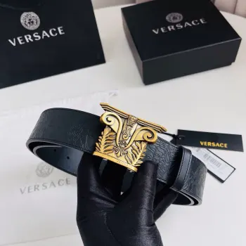 versace 范思哲 新款压花腰带配有醒目的美杜莎头像搭扣 可为任何造型增添几分立体雅致效果 4.0cm宽