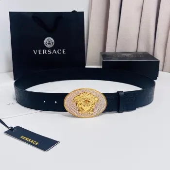 versace 范思哲 新款压花腰带配有醒目的美杜莎头像搭扣 可为任何造型增添几分立体雅致效果 4.0cm宽