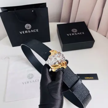 versace 范思哲 新款压花腰带配有醒目的美杜莎头像搭扣 可为任何造型增添几分立体雅致效果 4.0cm宽