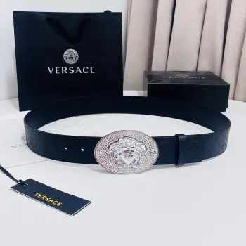versace 范思哲 新款压花腰带配有醒目的美杜莎头像搭扣 可为任何造型增添几分立体雅致效果 4.0cm宽