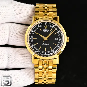 太阳出品出品 钢带款 TW Factory 劳力士 ROLEX R82 锅盖玻璃 切利尼 ROLEX一块彰显绅士风度 锅盖玻璃 9015机 适合参加各种活动场合的不二之选的男士腕表 搭载着精准稳定的9015进口机芯.每小时振频28800次 零返修质量 直径42mm原装尺寸  采用进口小牛皮表带让你使用更佳舒适 100米超强防水 :产品实物光泽 更佳精湛 壳套工艺都是宗师级别轻身检验 加上新时代机器高技锻造 上手震撼尊贵非凡 你值得拥有 送礼最佳奢华推荐 太阳出品 请认准TW厂独家品质