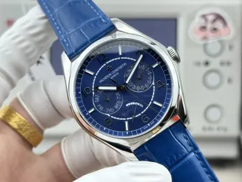 太阳出品出品 白壳  金壳 升级V2版.:VC 江诗丹顿 VC9  极限工艺 无惧挑战 再度挑战制表工艺极限---江诗丹顿 伍陆系列  机芯 TW参考原装机芯自主研发 不仅结构同步原装 上链 操作指针和调时功能的手感均和原装完全吻合  表带扣 嵌入式意大利牛皮表带搭配原装折叠表扣与表肩紧密相接 使佩戴者感觉更加舒适贴手    表把 采用螺旋式嵌入把头 与专轨同步 精致之作 尽享奢华 期待欣赏 太阳出品精致推荐男士多功能机械腕表