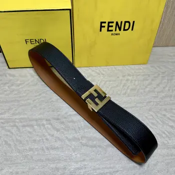 FENDl  芬迪 宽40MM双面原版小牛皮 搭配单钌钯电镀扣 完美的手感.油边 出众的设计.风格 高贵奢华 时尚大方 高清实拍 货真价实 品质保证 双面  用