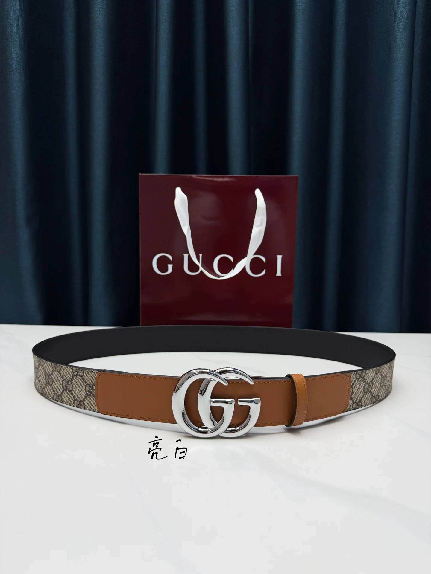 宽度3.8cm 此拼接款——焦糖色光面牛皮与米色GG老花帆布拼接带身 反面黑色光面牛皮 双G互扣金属扣亮金 亮银两色 酒红礼盒全套 