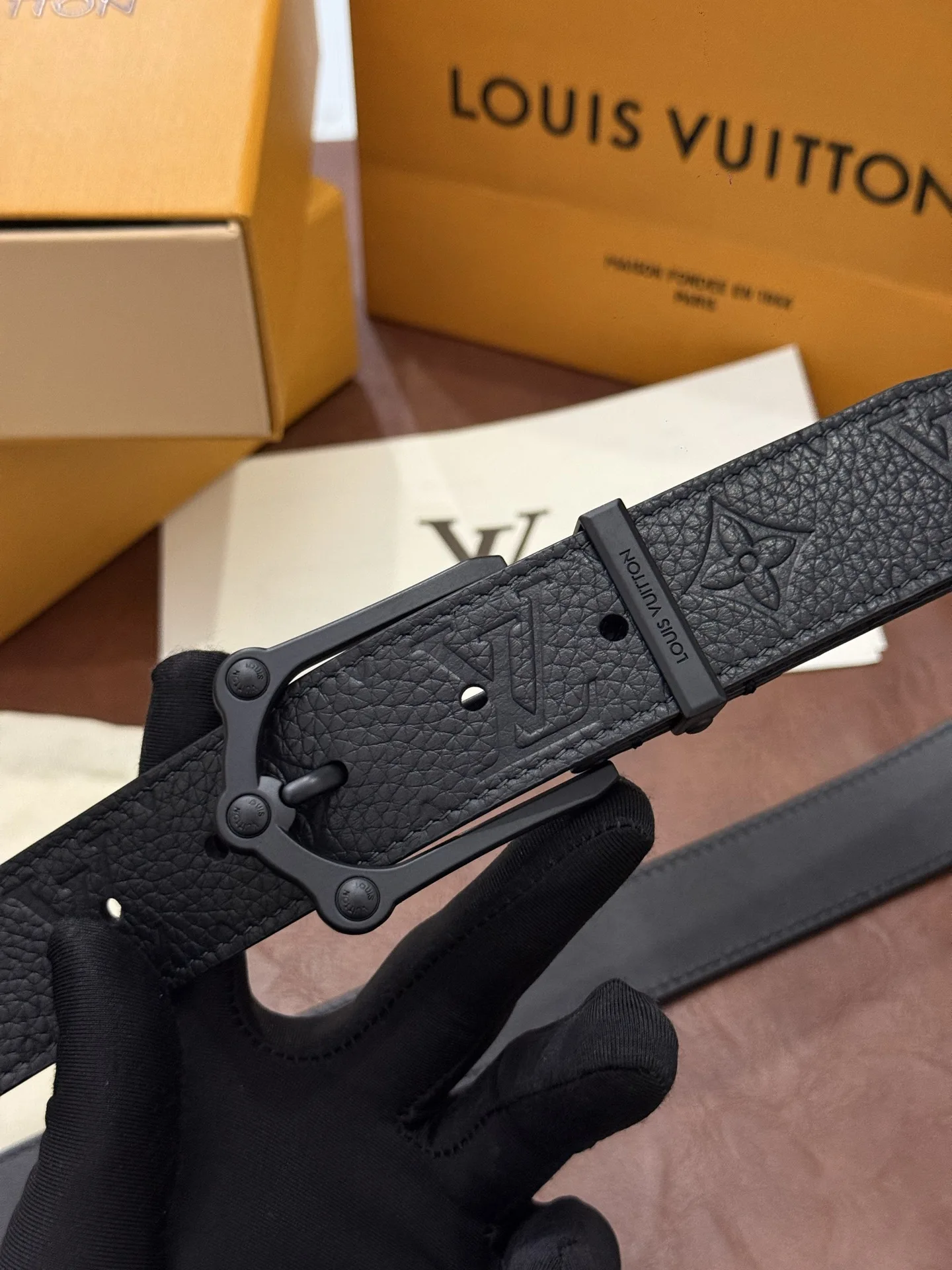 原单LV皮带|高仿LV皮带|精仿LV皮带|一比一LV皮带The Frog 3.5mm Reversible Belt in Crocodile是一款优雅且富有感染力的作品 