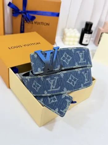 LV丹宁牛仔裂纹工艺扣皮带 40mm标准宽度 复古水洗提花牛仔带身 内里柔韧皮质垫层 触感高级 金边裂纹印花LV 金属扣 设计感十足 复古个性氛 围感拉满