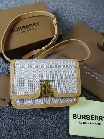 B家TB小号双色帆布皮革锁扣包 版型立挺的单肩包 锁扣装饰 Thomas Bur 灵感专属标识 随心变换为斜背包或手拿包造型 编号 90235 尺寸:21 - 16 - 6cm 86488010