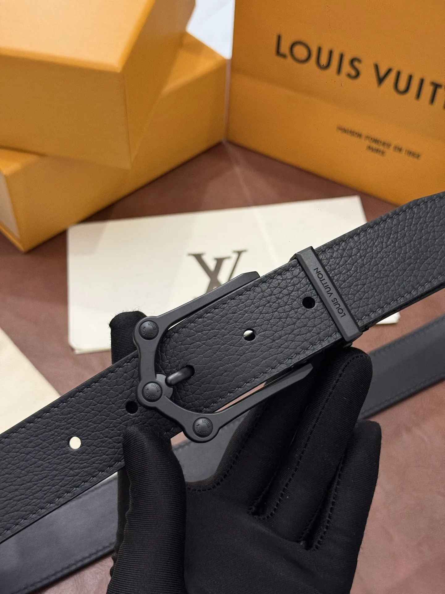 原单LV皮带|高仿LV皮带|精仿LV皮带|一比一LV皮带The Frog 3.5mm Reversible Belt in Crocodile是一款优雅且富有感染力的作品 