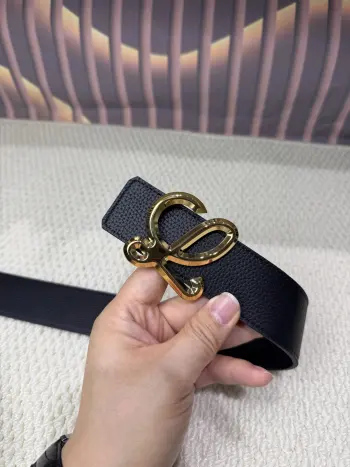 罗意威 40mm寬度採用雙面進口原版皮腰帶 真空電鍍五金扣頭實物拍攝 一等一好質量  長短不可自行裁剪送禮自用首選上身效果贊贊贊手工專業到位  包裝配送 專櫃禮品盒 提袋 發票 打孔器  購買認准細節謹防受騙 