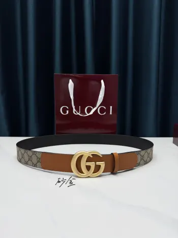 宽度3.8cm 此拼接款——焦糖色光面牛皮与米色GG老花帆布拼接带身 反面黑色光面牛皮 双G互扣金属扣亮金 亮银两色 酒红礼盒全套 