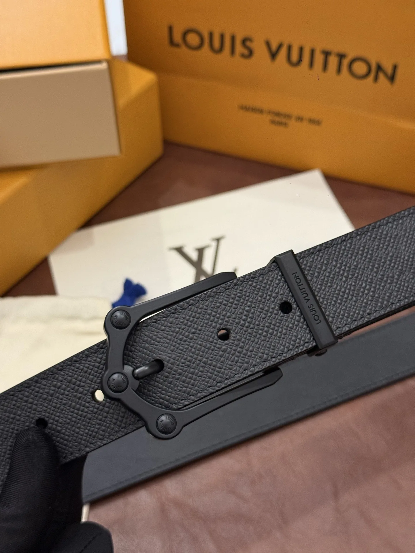 原单LV皮带|高仿LV皮带|精仿LV皮带|一比一LV皮带The Frog 3.5mm Reversible Belt in Crocodile是一款优雅且富有感染力的作品 
