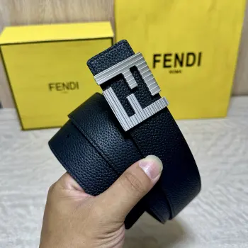 FENDl  芬迪 宽40MM双面原版小牛皮 搭配单钌钯电镀扣 完美的手感.油边 出众的设计.风格 高贵奢华 时尚大方 高清实拍 货真价实 品质保证 双面  用