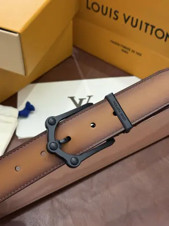 The Frog 3.5mm Reversible Belt in Crocodile是一款优雅且富有感染力的作品 