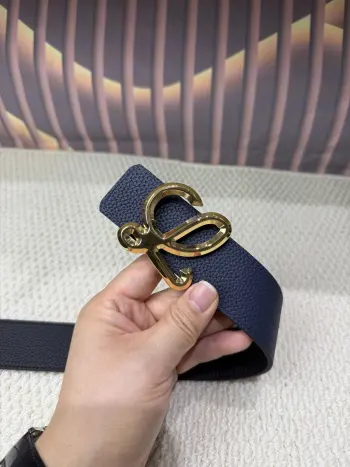 罗意威 40mm寬度採用雙面進口原版皮腰帶 真空電鍍五金扣頭實物拍攝 一等一好質量  長短不可自行裁剪送禮自用首選上身效果贊贊贊手工專業到位  包裝配送 專櫃禮品盒 提袋 發票 打孔器  購買認准細節謹防受騙 