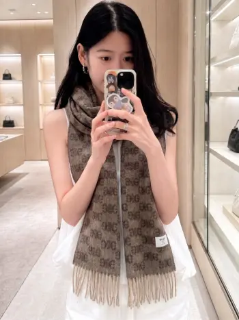 凯旋门散林老花羊绒围巾