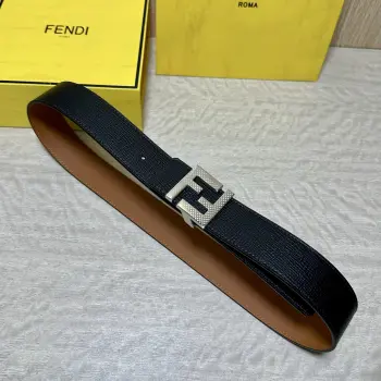 FENDl  芬迪 宽40MM双面原版小牛皮 搭配单钌钯电镀扣 完美的手感.油边 出众的设计.风格 高贵奢华 时尚大方 高清实拍 货真价实 品质保证 双面  用