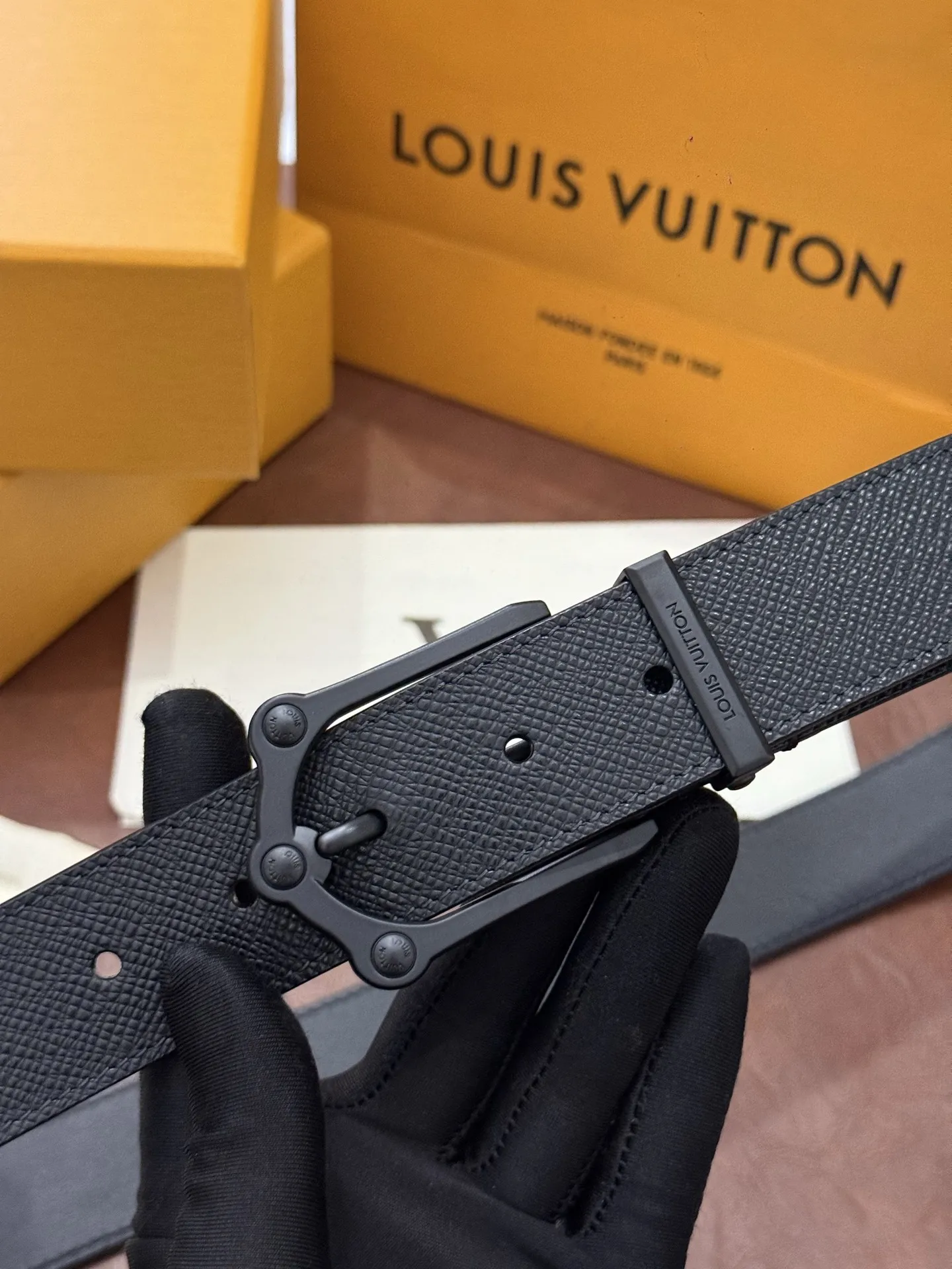 原单LV皮带|高仿LV皮带|精仿LV皮带|一比一LV皮带The Frog 3.5mm Reversible Belt in Crocodile是一款优雅且富有感染力的作品 