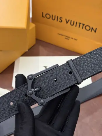The Frog 3.5mm Reversible Belt in Crocodile是一款优雅且富有感染力的作品 