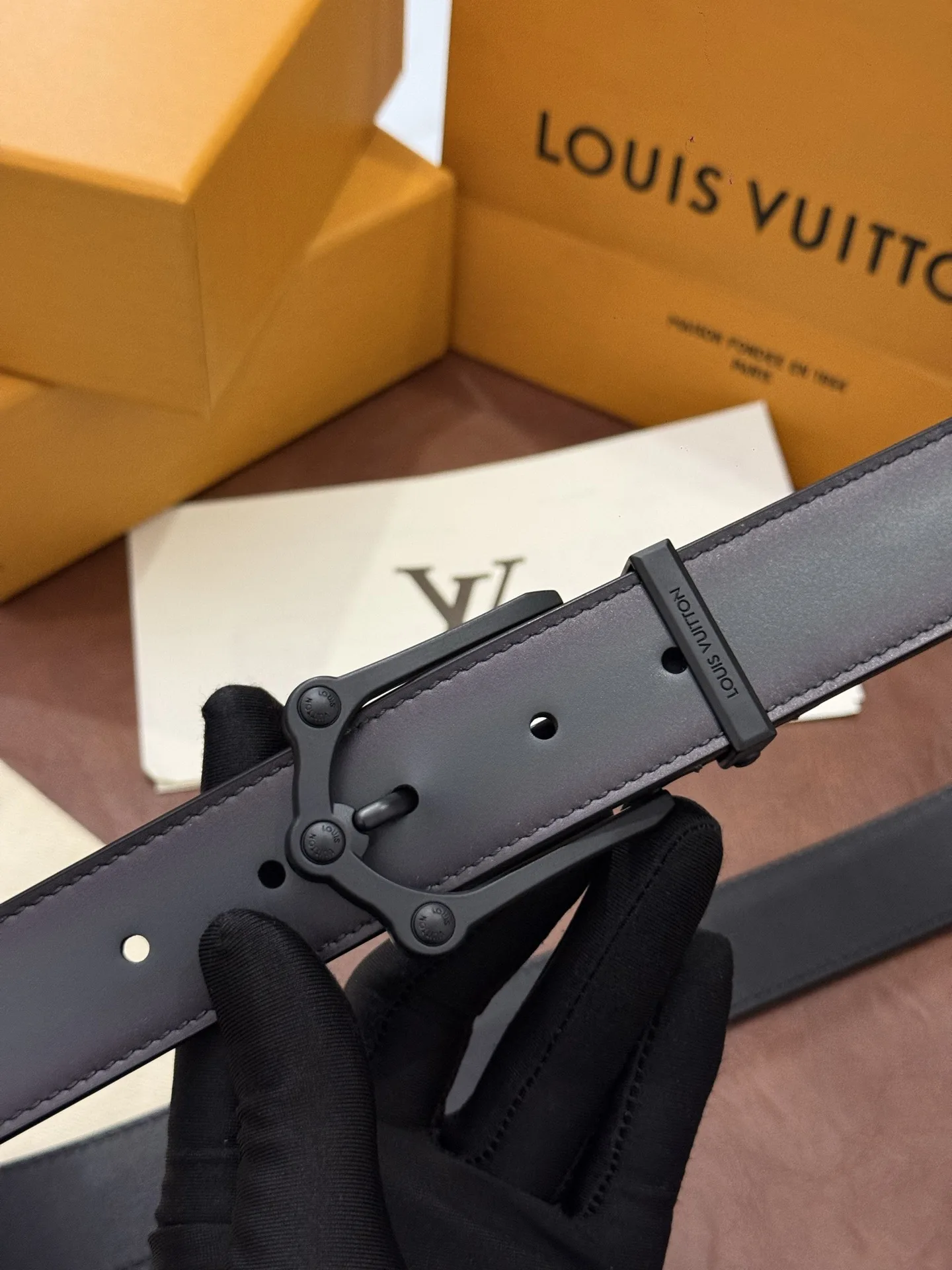 原单LV皮带|高仿LV皮带|精仿LV皮带|一比一LV皮带The Frog 3.5mm Reversible Belt in Crocodile是一款优雅且富有感染力的作品 