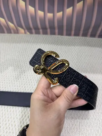 罗意威 40mm寬度採用雙面進口原版皮腰帶 真空電鍍五金扣頭實物拍攝 一等一好質量  長短不可自行裁剪送禮自用首選上身效果贊贊贊手工專業到位  包裝配送 專櫃禮品盒 提袋 發票 打孔器  購買認准細節謹防受騙 