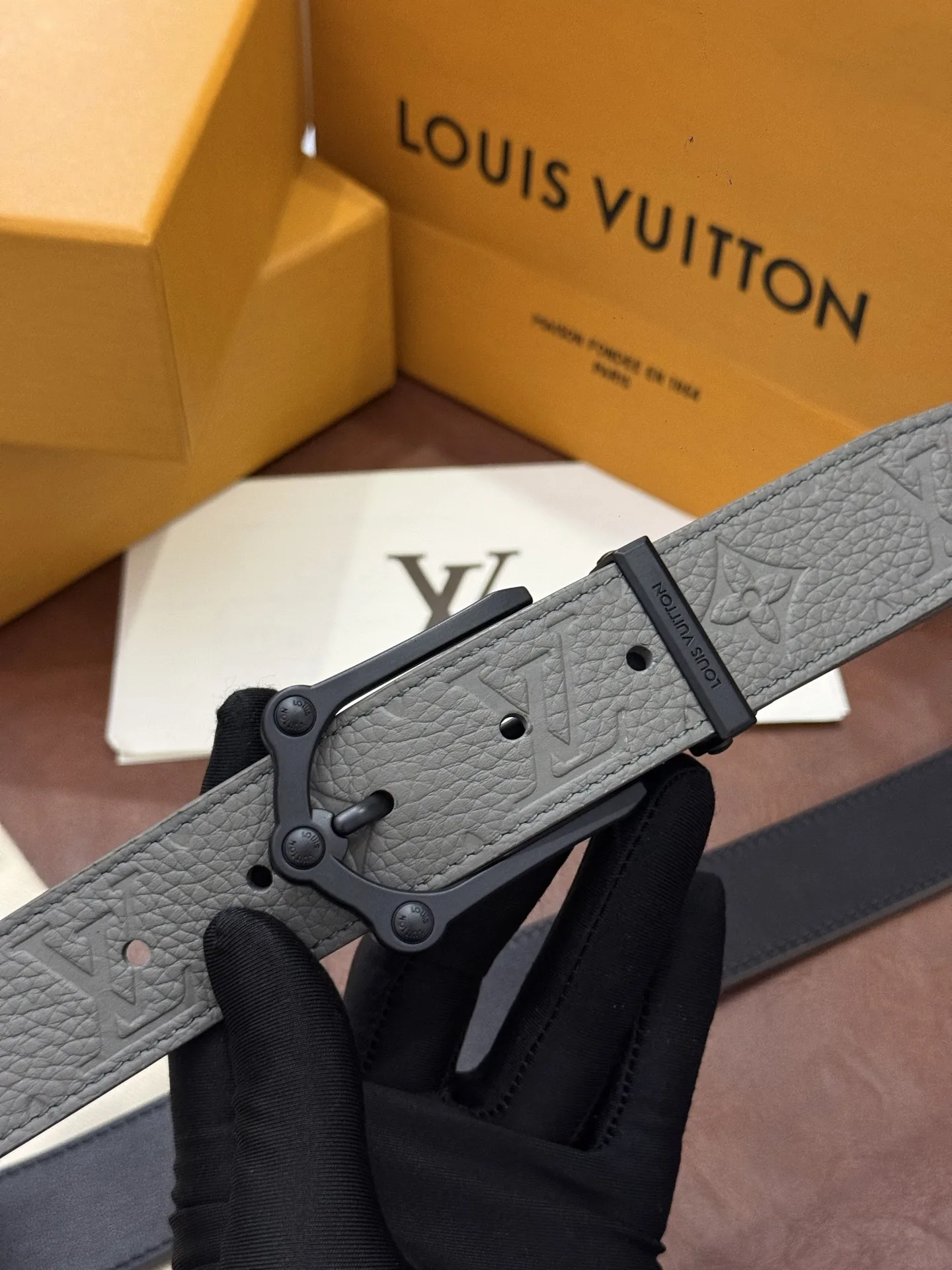 原单LV皮带|高仿LV皮带|精仿LV皮带|一比一LV皮带The Frog 3.5mm Reversible Belt in Crocodile是一款优雅且富有感染力的作品 
