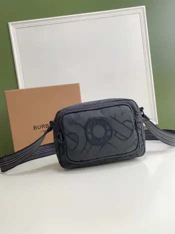 bbr今年最新款尼龙布防水材料相机包这款相机包用的是一种新面料 也是防水布 外观很酷 尺寸 23x15x7cm型号3482