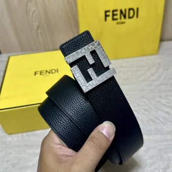 FENDl  芬迪 宽40MM双面原版小牛皮 搭配单钌钯电镀扣 完美的手感.油边 出众的设计.风格 高贵奢华 时尚大方 高清实拍 货真价实 品质保证 双面  用